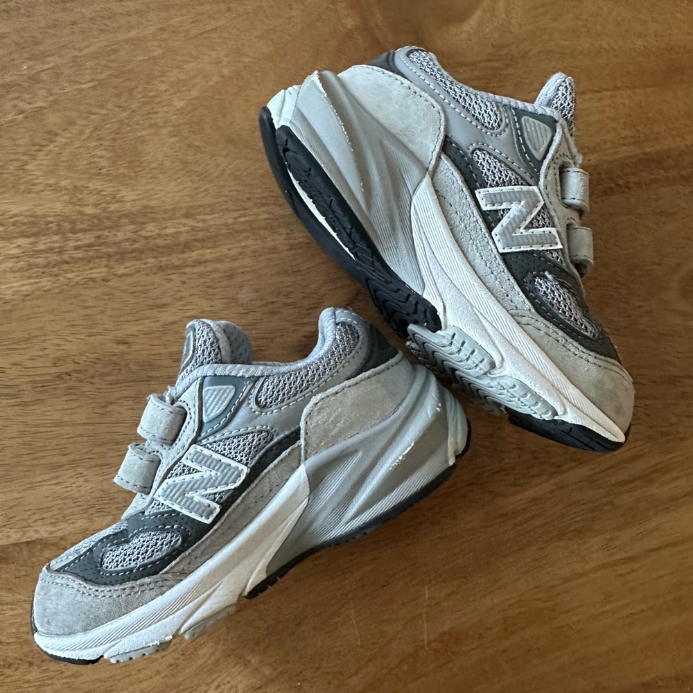 New Balance Gray Sneakers Classic Chunky Design